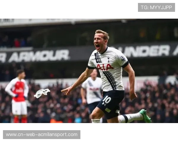 凯恩背身转身顺势分向边路，热刺前场线路更加立体：全新进攻美学的崛起